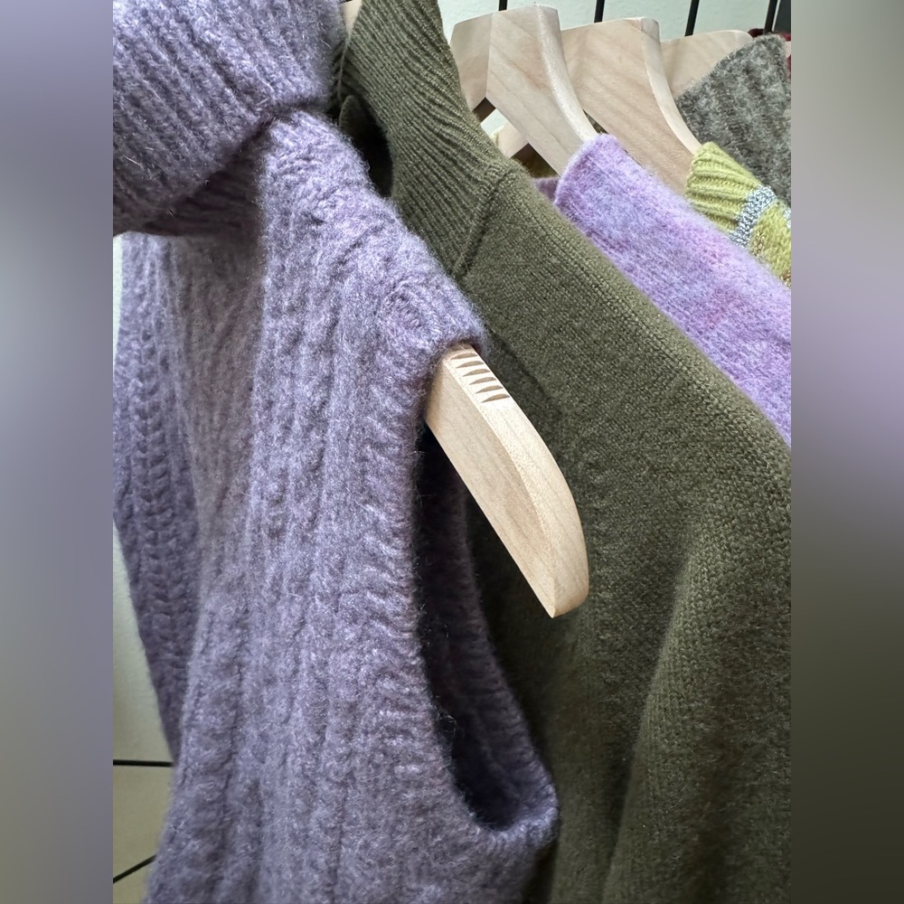 Ralph Lauren Purple Label Cashmere Cable Knit Top as seen on Rachel on Friends - Picture 16 of 17